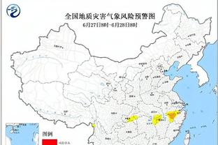 美媒：贝恩穿上了保护靴 并且拄着拐杖